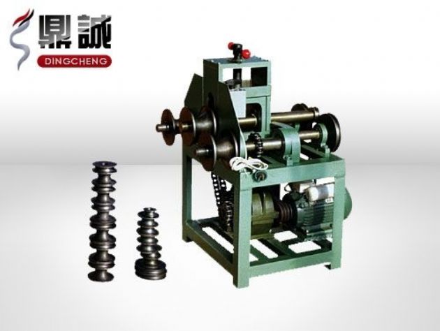點擊查看詳細信息<br>標題：立式多功能滾動式彎管機 閱讀次數：5181